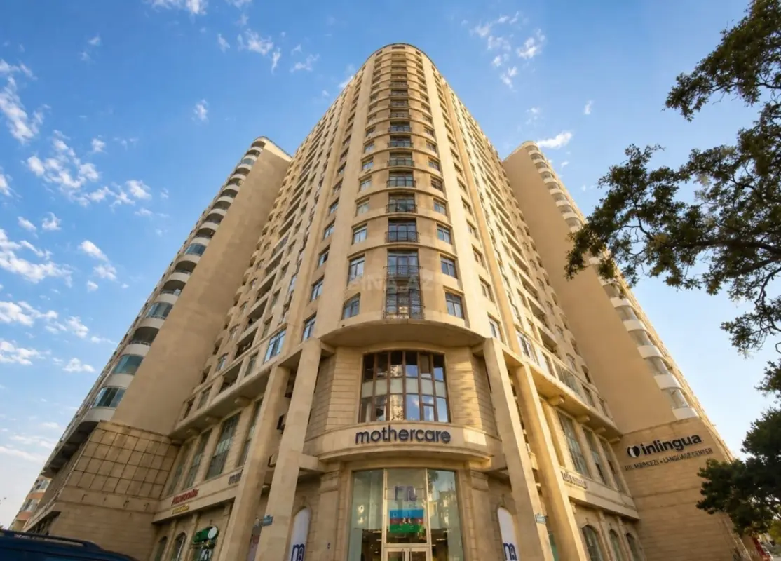 Satılır 2 otaqlı mənzil 106 m²