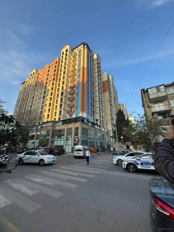 Satılır 4 otaqlı mənzil 216 m²