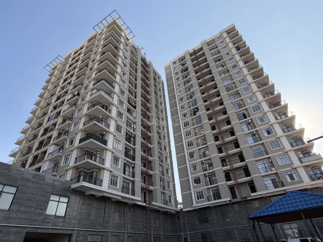 Satılır 4 otaqlı mənzil 181.6 m²