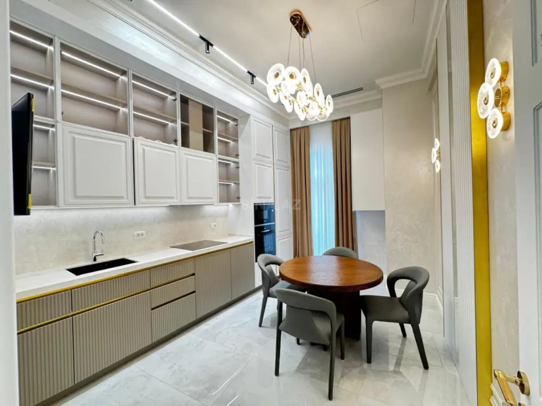 Kirayə verilir 3 otaqlı mənzil 135 m²