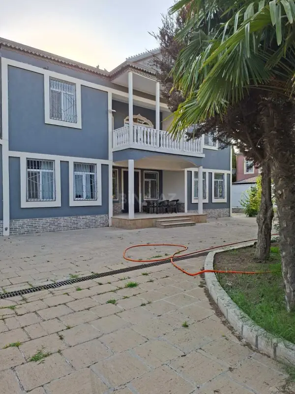 Satılır 8 otaqlı həyət evi 240 m²
