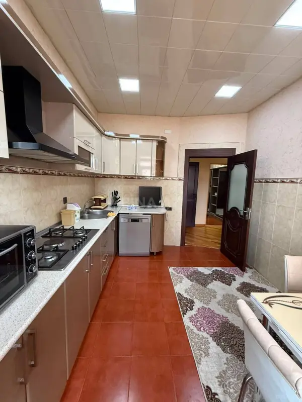Kirayə verilir 3 otaqlı mənzil 130 m²