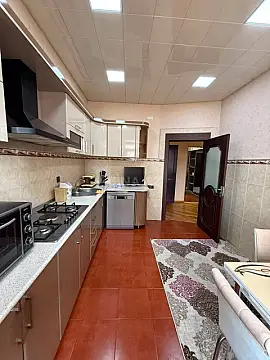 Kirayə verilir 3 otaqlı mənzil 130 m² — Bakı, Nizami 3 otaq 130.00 m²