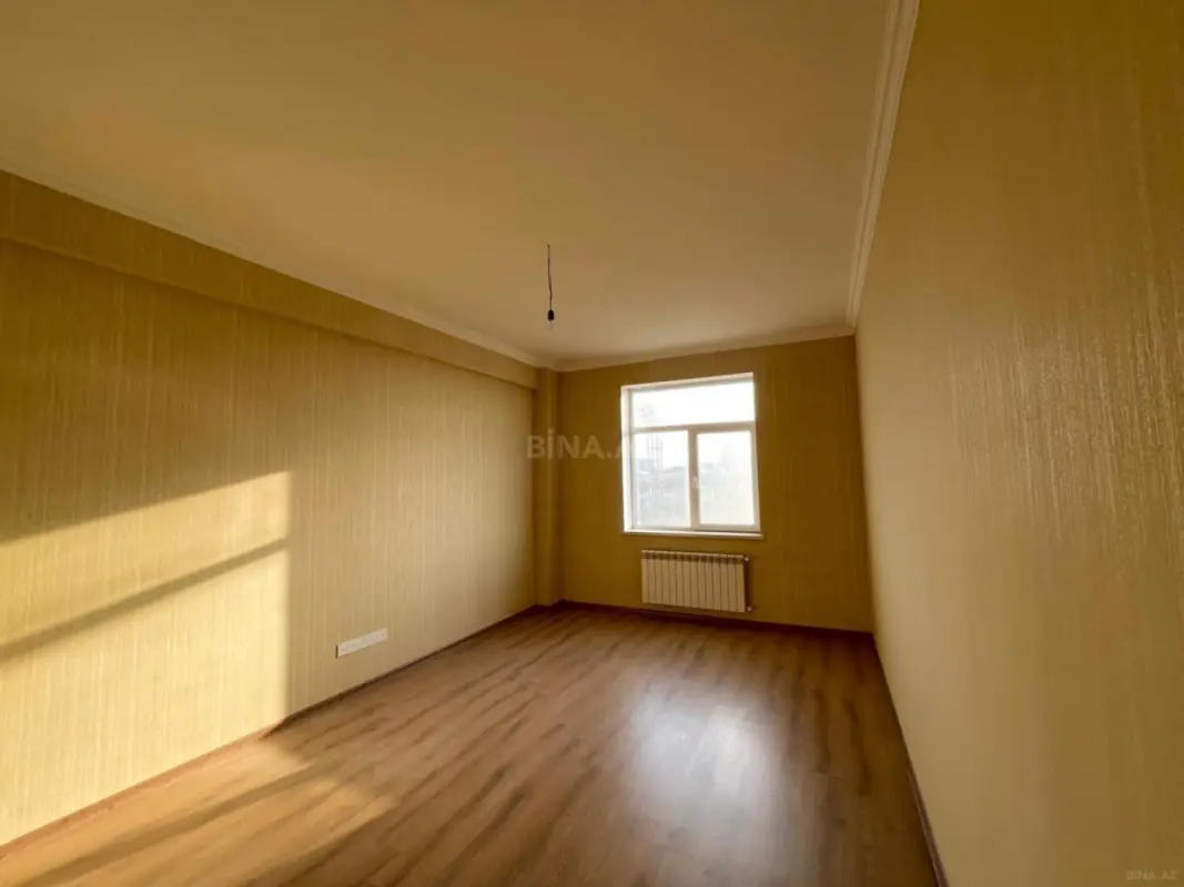 Satılır 4 otaqlı mənzil 130 m²