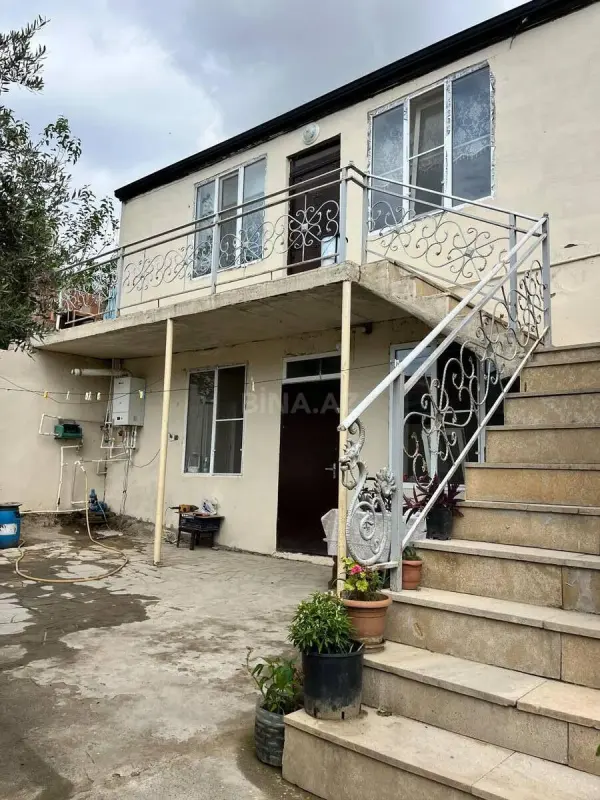 Satılır 5 otaqlı həyət evi 196 m²