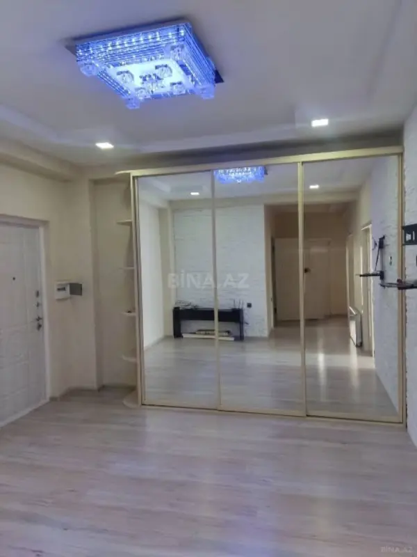 Kirayə verilir 4 otaqlı mənzil 140 m²