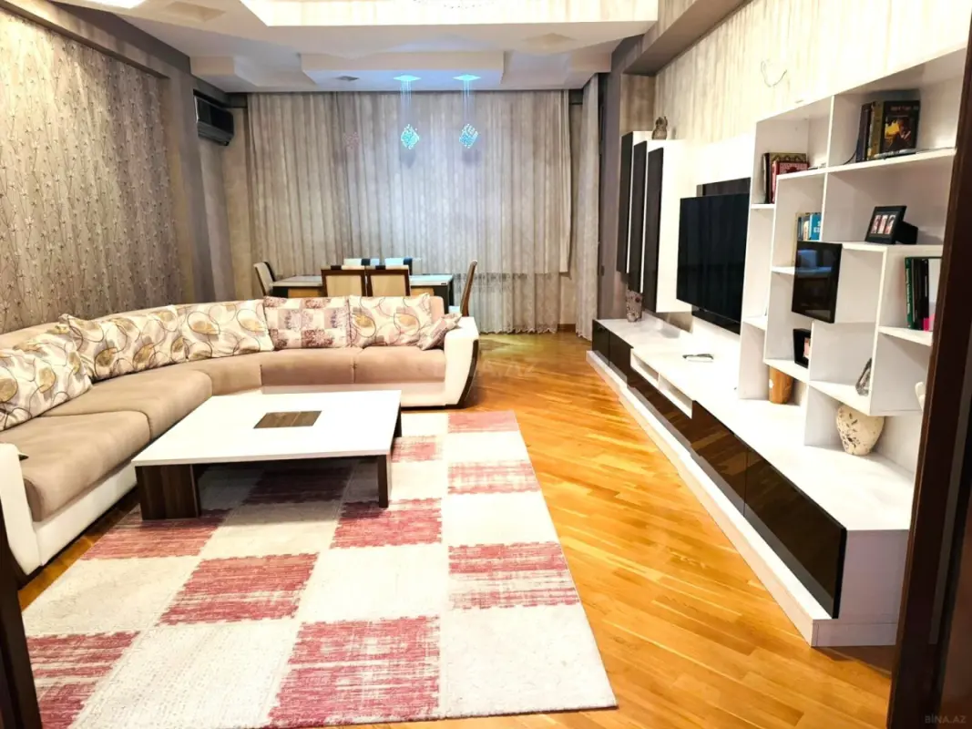 Kirayə verilir 3 otaqlı mənzil 135 m²
