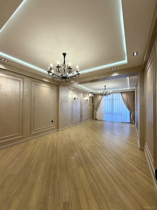 Satılır 3 otaqlı mənzil 130 m²