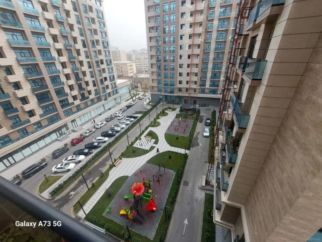 Satılır 3 otaqlı mənzil 127 m²