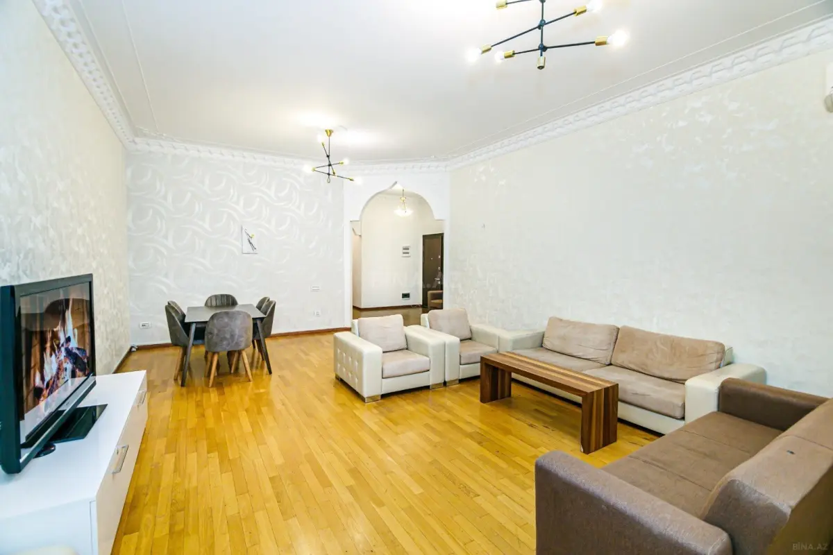 Satılır 3 otaqlı mənzil 142 m²