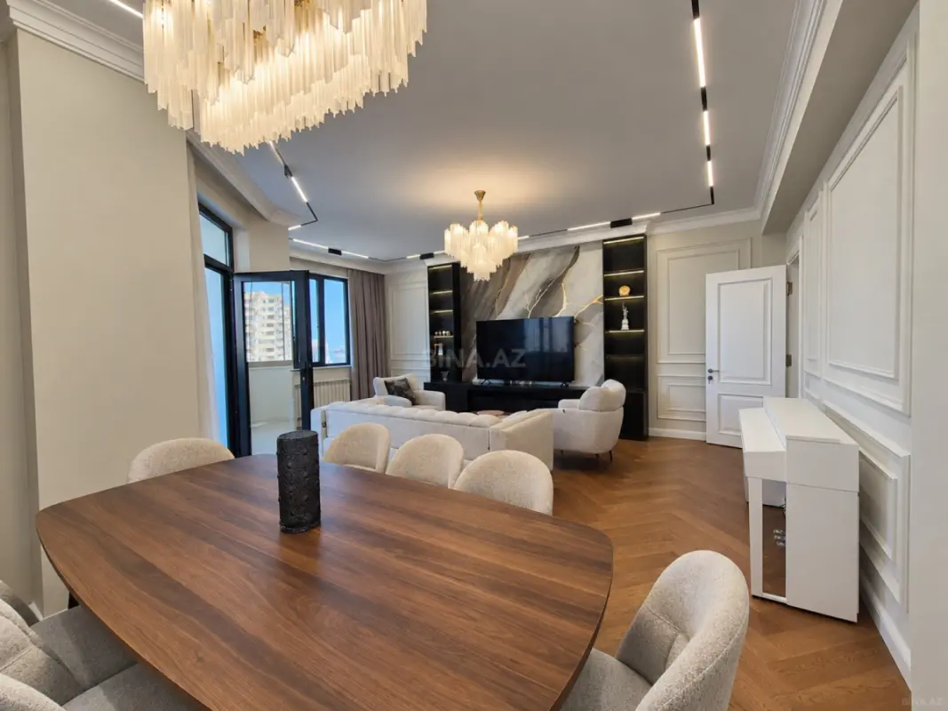 Satılır 4 otaqlı mənzil 165 m²