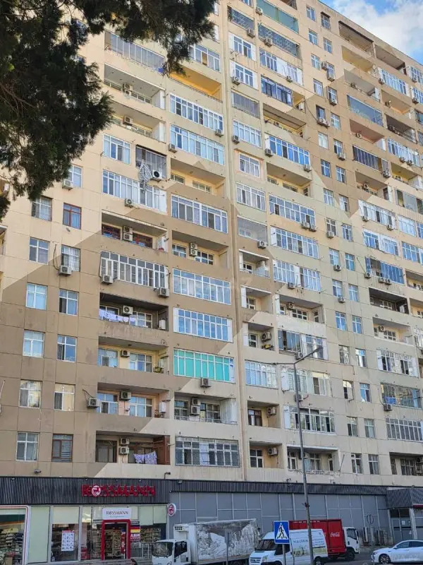 Kirayə verilir 2 otaqlı mənzil 93 m²