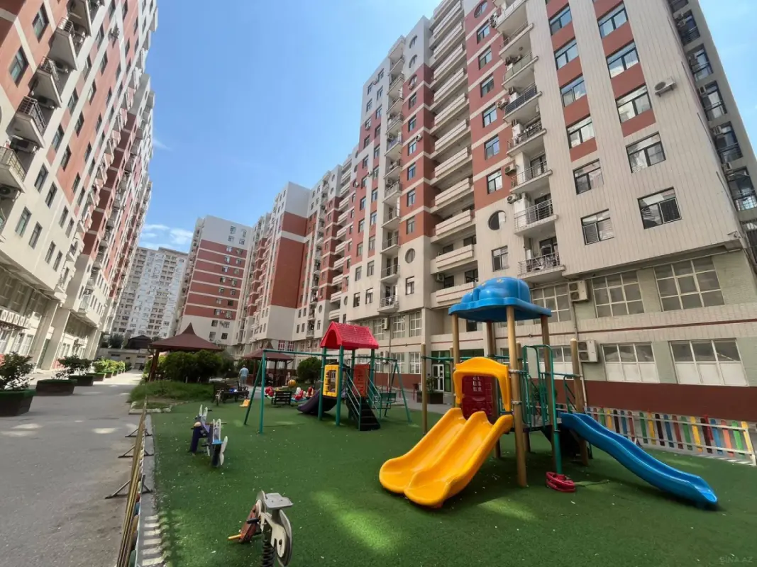 Satılır 4 otaqlı mənzil 163 m²