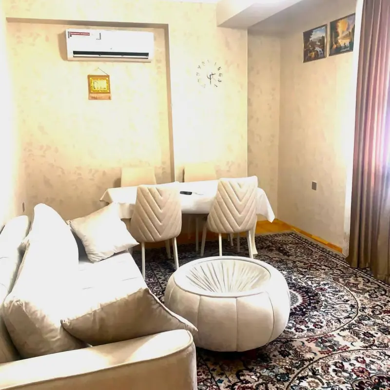 Kirayə verilir 2 otaqlı mənzil 85 m²