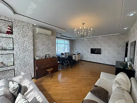 Satılır 3 otaqlı mənzil 130 m² — Bakı, İnşaatçılar 3 otaq 130.00 m²