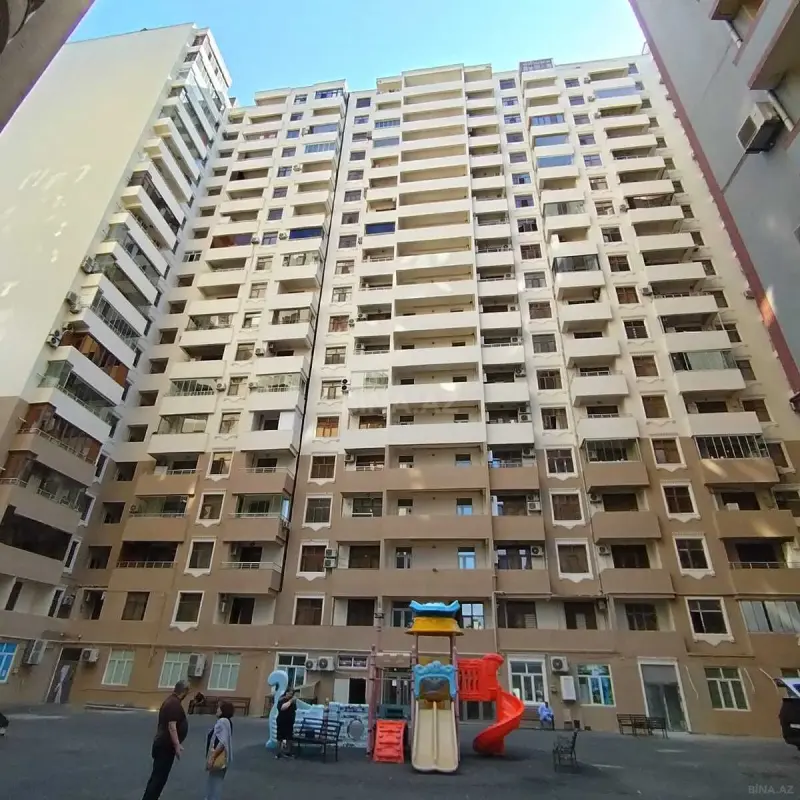 Satılır 4 otaqlı mənzil 195 m²