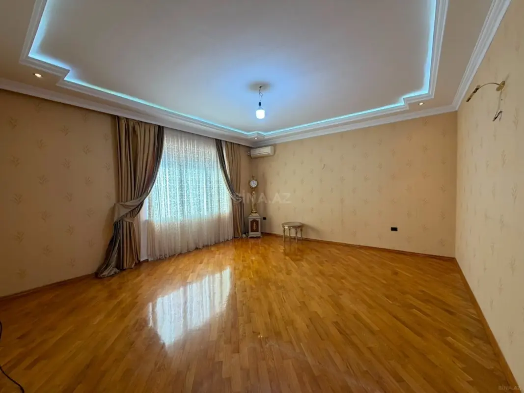 Satılır 3 otaqlı mənzil 130 m²