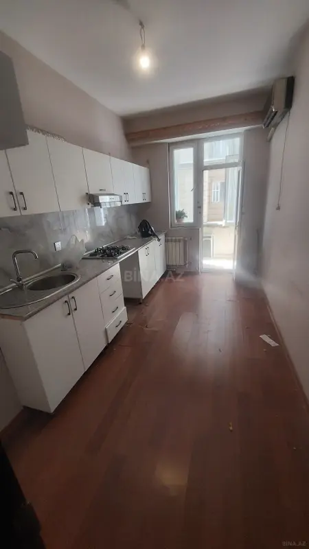 Kirayə verilir 2 otaqlı mənzil 67 m²