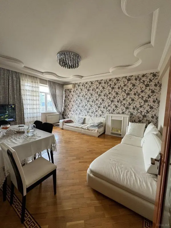 Satılır 4 otaqlı mənzil 120 m²