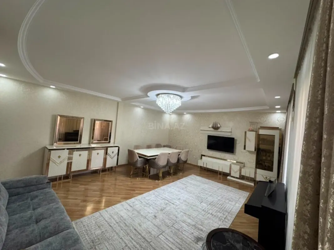 Satılır 4 otaqlı mənzil 130 m²