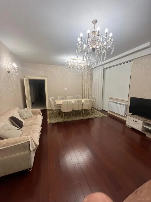 Kirayə verilir 4 otaqlı mənzil 145 m²