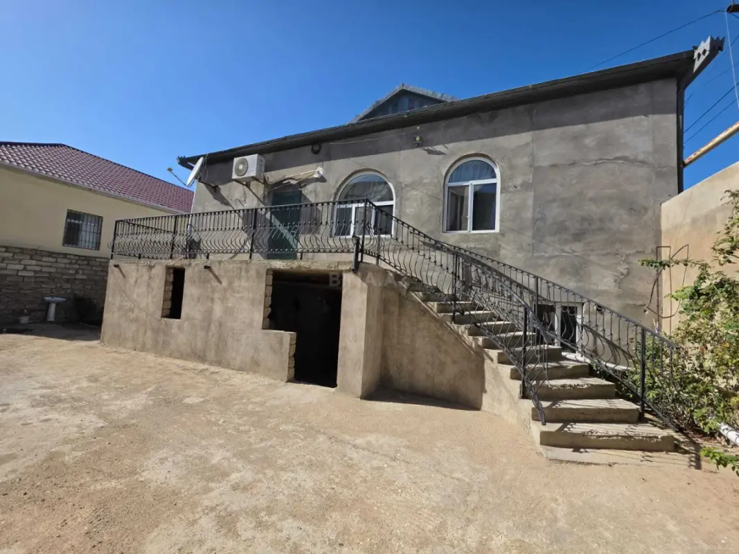 Satılır 4 otaqlı həyət evi 200 m²