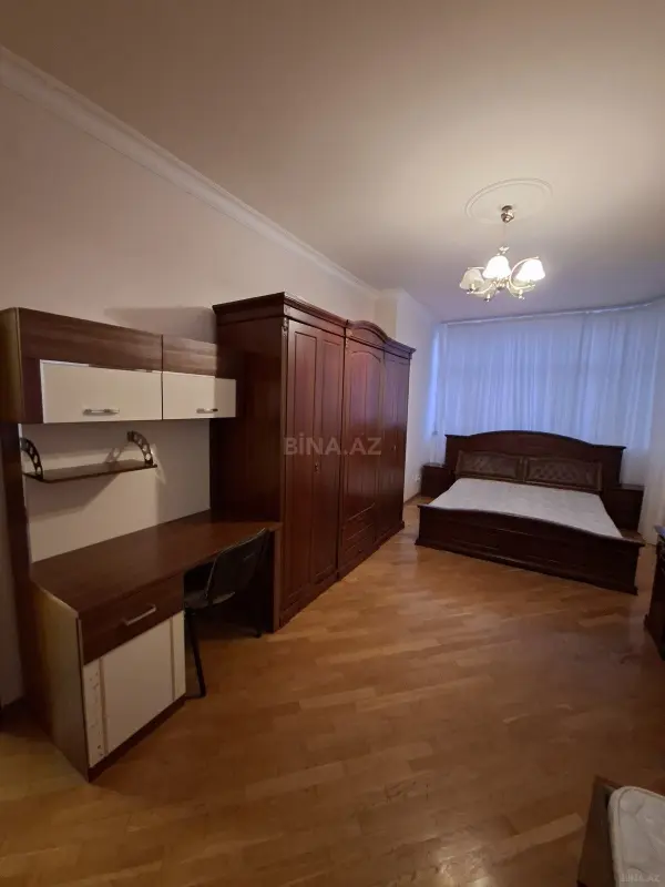 Kirayə verilir 3 otaqlı mənzil 130 m²