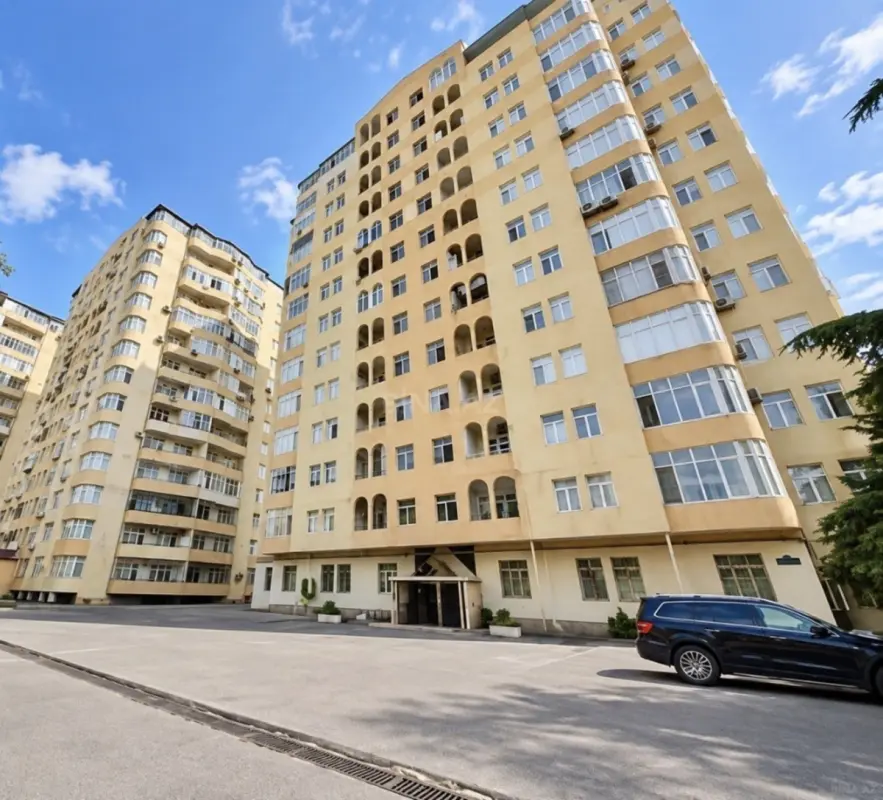 Kirayə verilir 4 otaqlı mənzil 150 m²