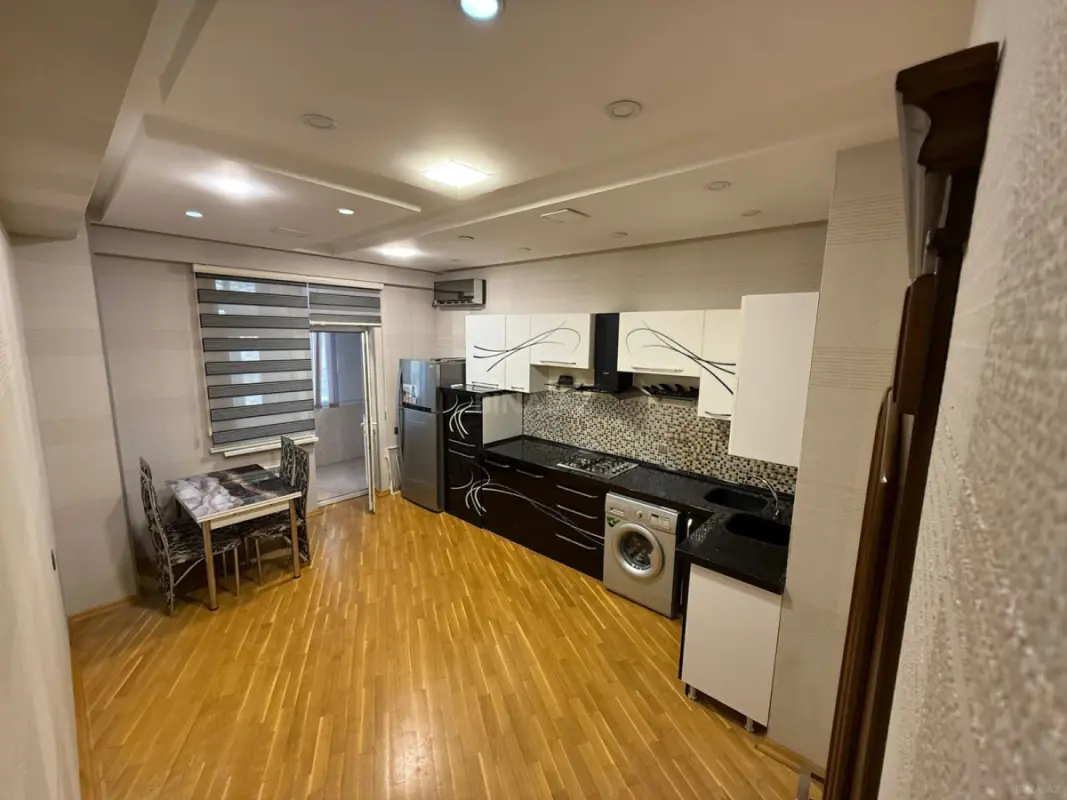 Kirayə verilir 3 otaqlı mənzil 145 m²