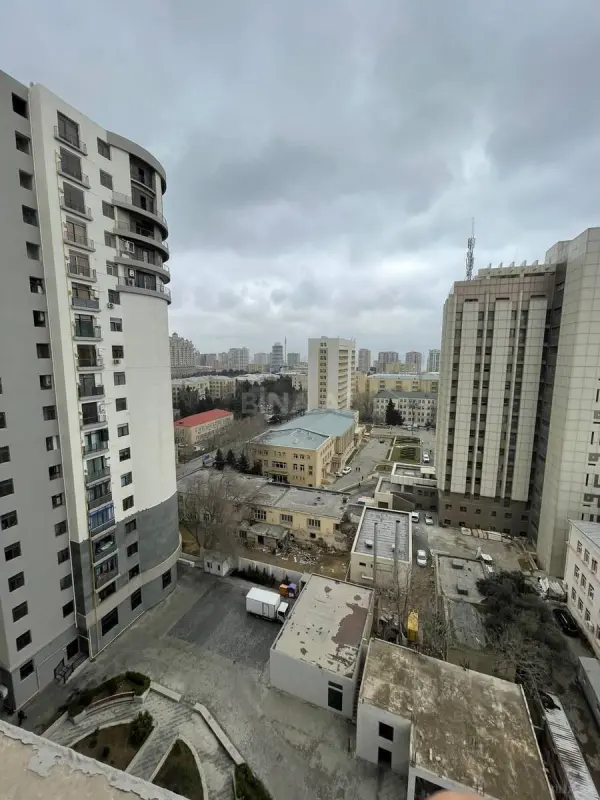 Kirayə verilir 6 otaqlı mənzil 260 m²