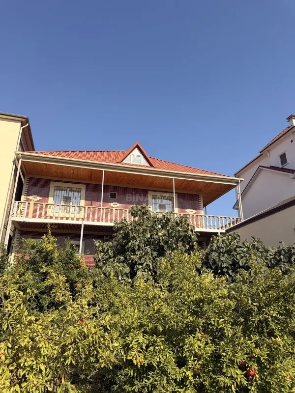 Satılır 5 otaqlı həyət evi 450 m²