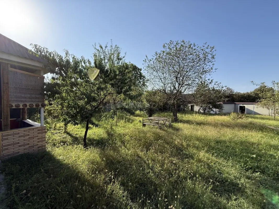 Satılır 8 otaqlı həyət evi 180 m²
