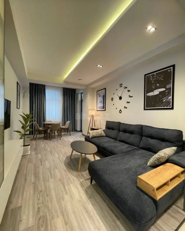 Kirayə verilir 2 otaqlı mənzil 80 m²