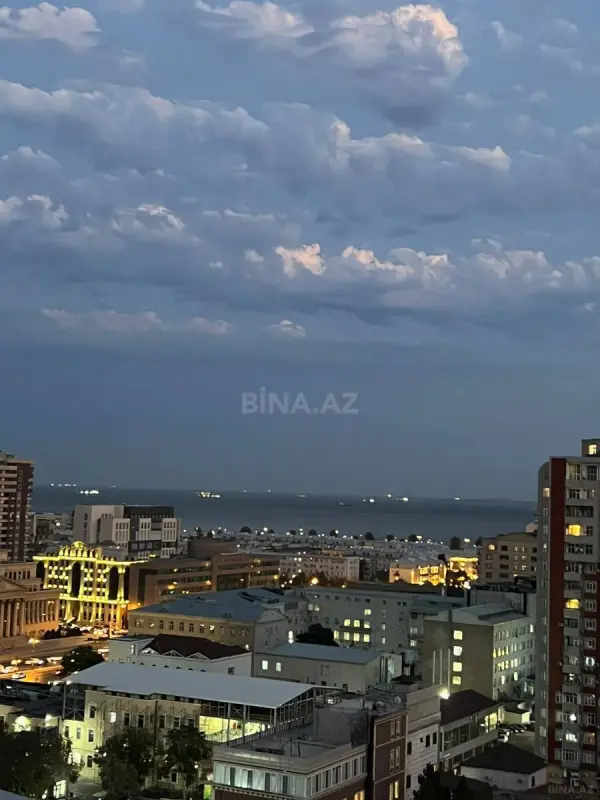 Satılır 4 otaqlı mənzil 170 m²