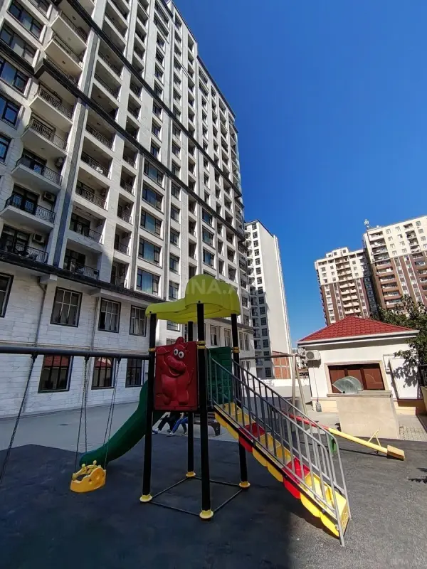 Satılır 2 otaqlı mənzil 83 m²