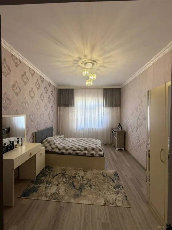 Satılır 4 otaqlı mənzil 100 m²
