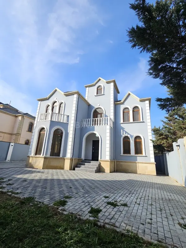 Satılır 5 otaqlı həyət evi 200 m²