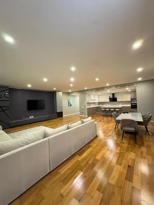 Kirayə verilir 4 otaqlı mənzil 350 m²