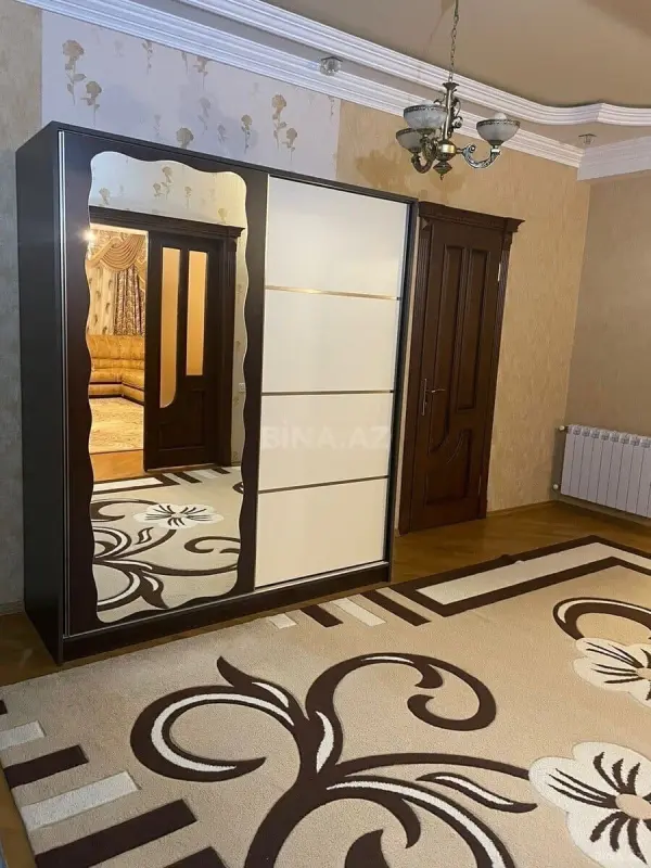 Kirayə verilir 3 otaqlı mənzil 145 m²