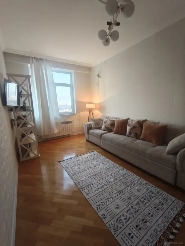 Kirayə verilir 2 otaqlı mənzil 85 m²