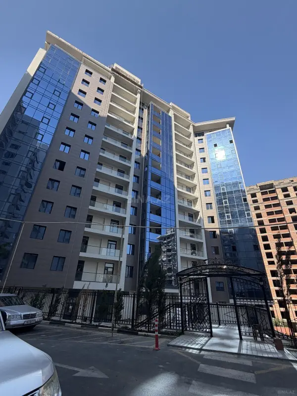 Satılır 3 otaqlı mənzil 133 m²