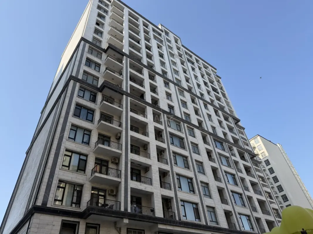 Satılır 3 otaqlı mənzil 117.5 m²