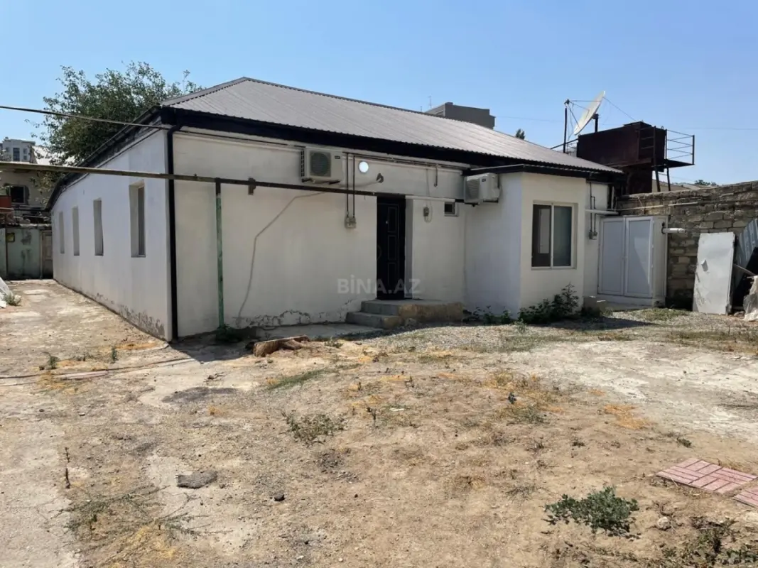 Satılır 10 otaqlı həyət evi 200 m²
