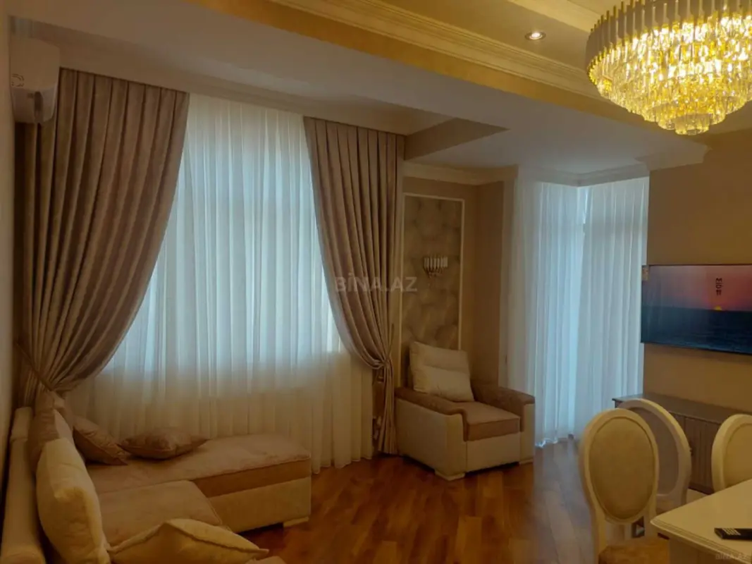 Kirayə verilir 3 otaqlı mənzil 121 m²