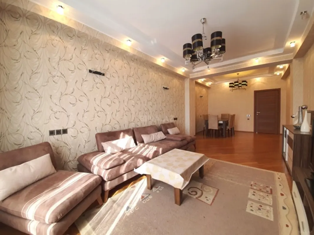 Kirayə verilir 4 otaqlı mənzil 185 m²