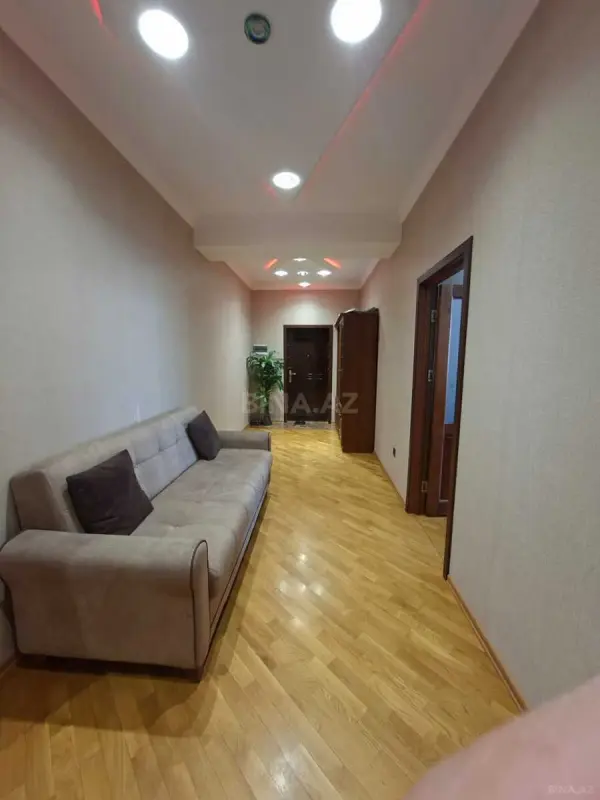 Satılır 2 otaqlı mənzil 84 m²