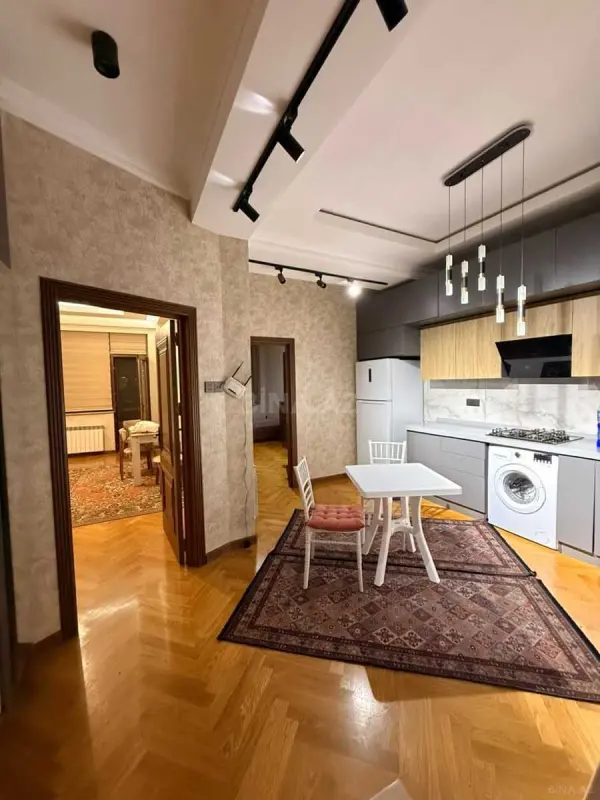Kirayə verilir 2 otaqlı mənzil 70 m²