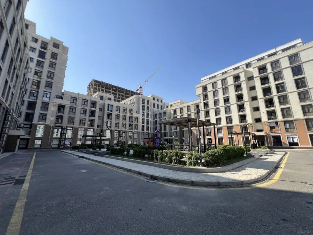 Satılır 3 otaqlı mənzil 131 m²