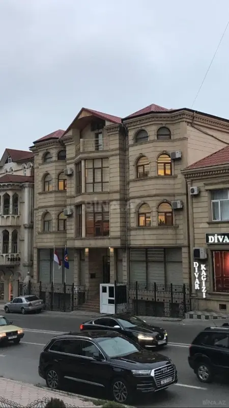 Kirayə verilir 10 otaqlı ofis 1300 m²