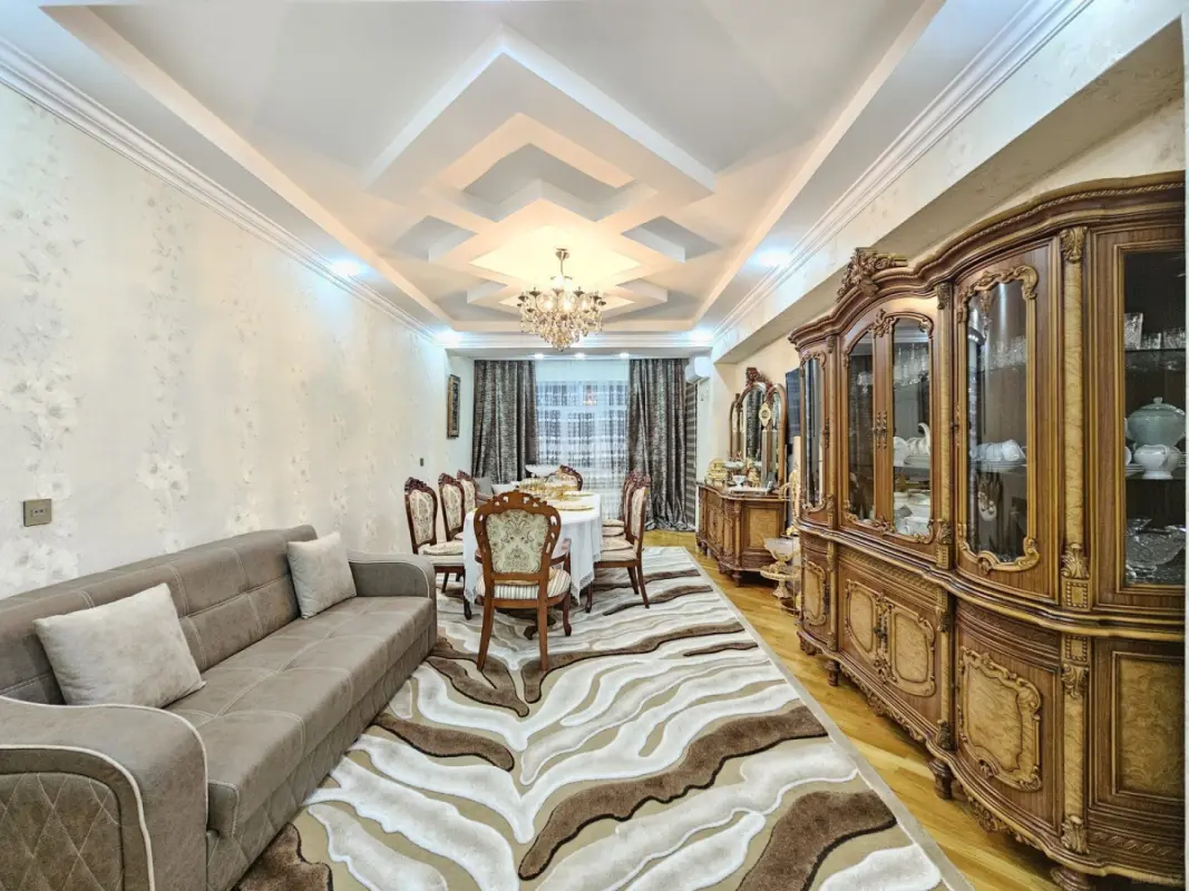Satılır 3 otaqlı mənzil 140 m²